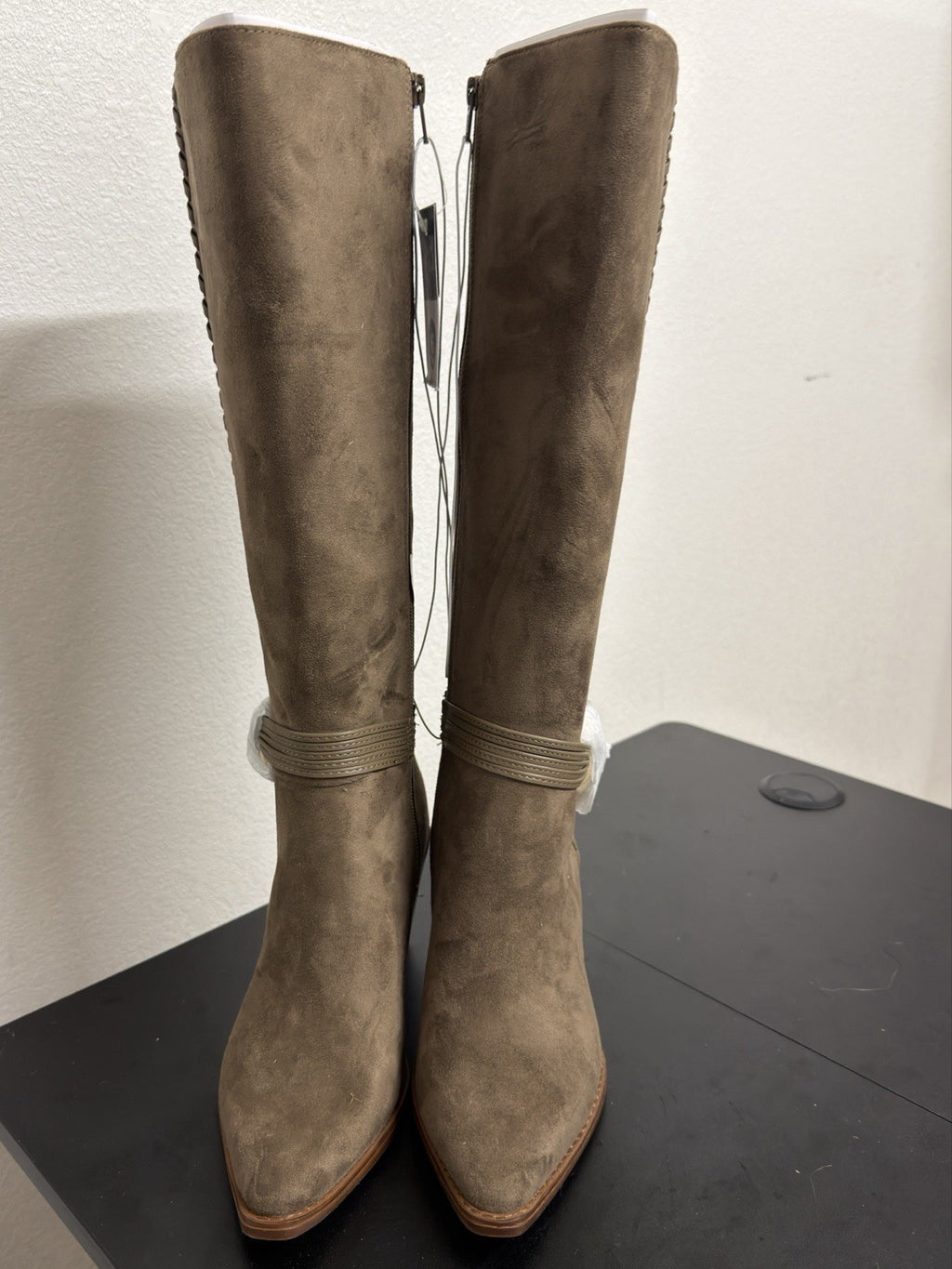 universal thread Cowgirl Boots Size 6 B.9
