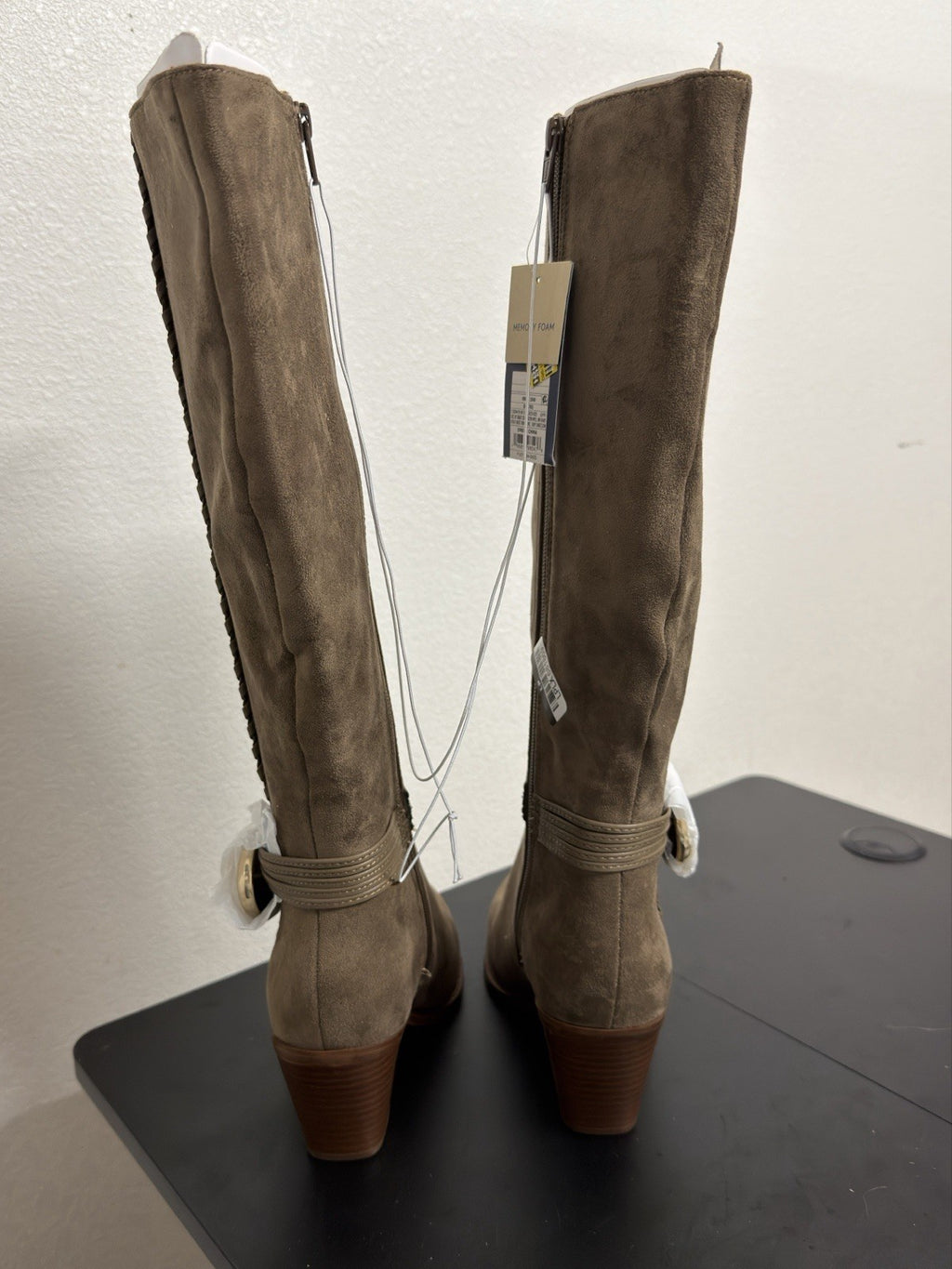 universal thread Cowgirl Boots Size 6 B.9