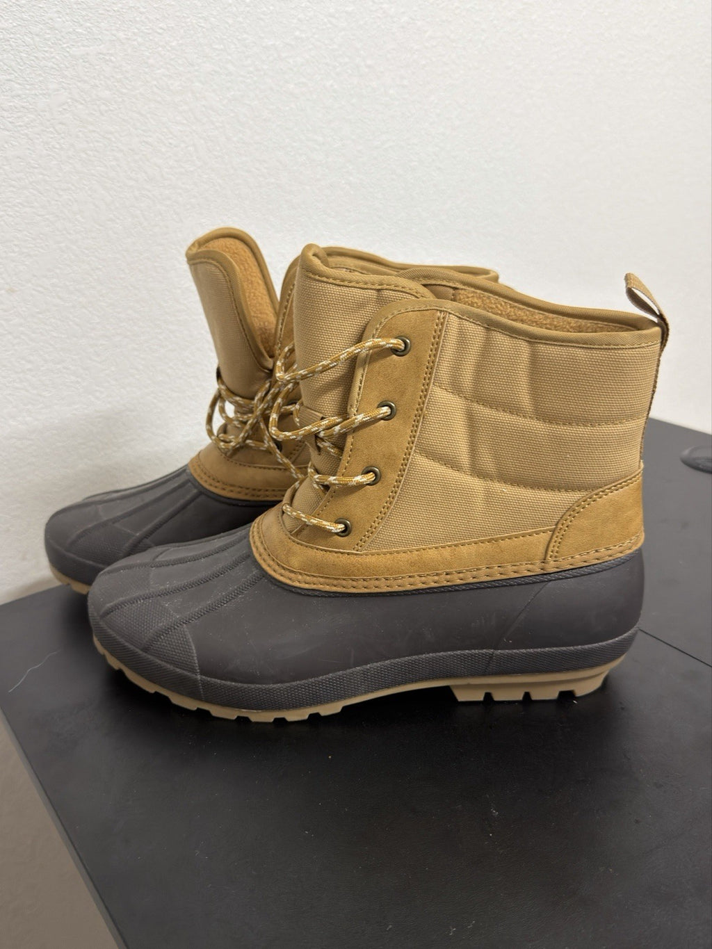 universal thread boots for women Size 10 B.9