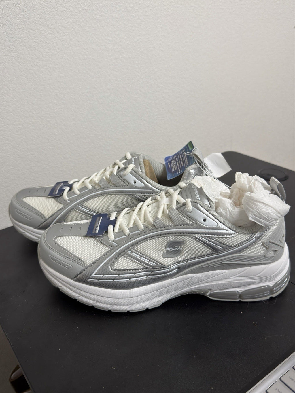 skechers sports shoes for men 9.5 B.9