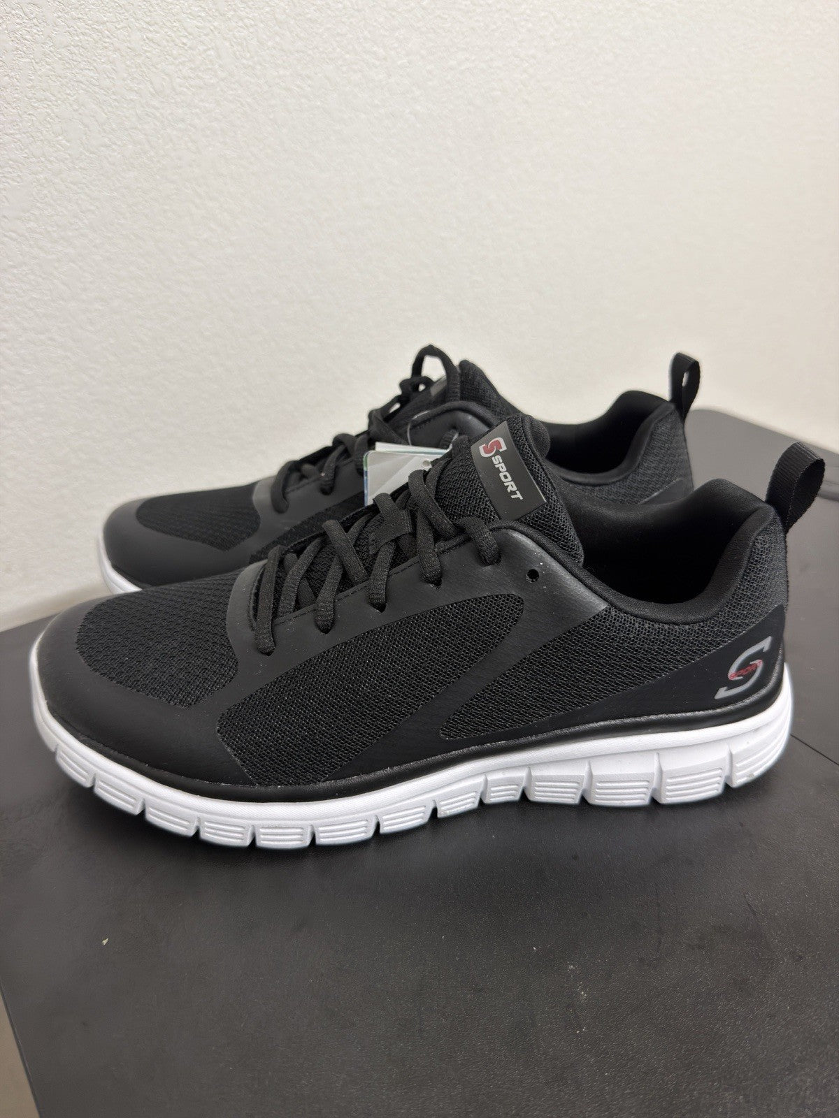 s sport by skechers Men Sneakers Size 9.5 B.8