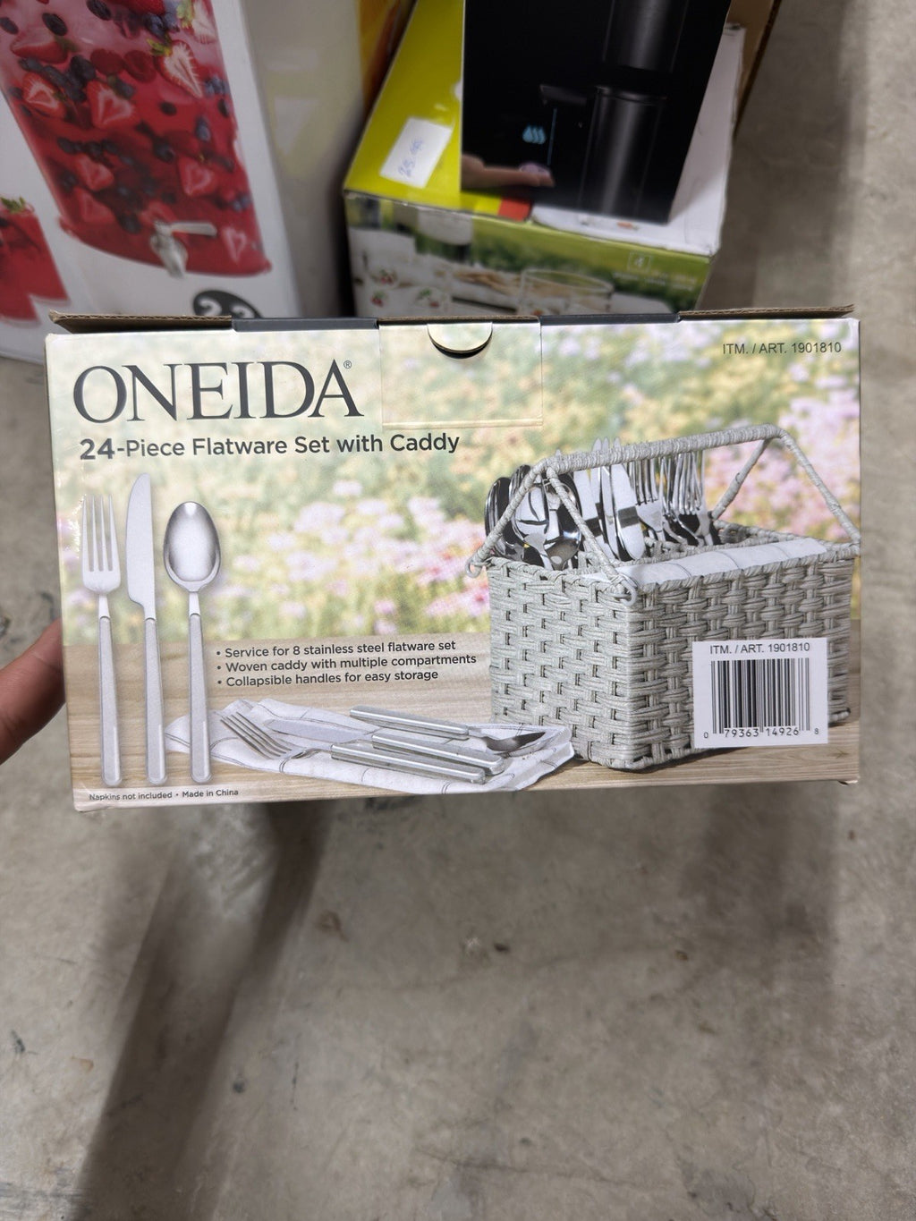 Oneida 24 Pieces Fltaware Set Whit Caddy