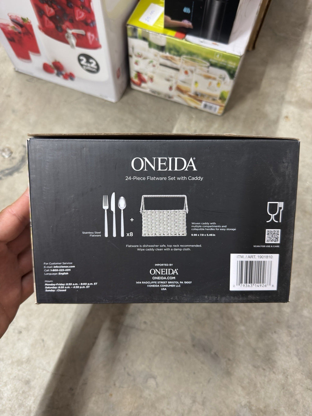Oneida 24 Pieces Fltaware Set Whit Caddy