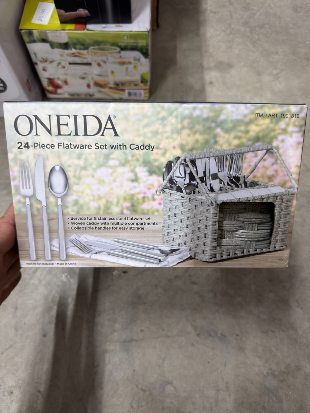 Oneida 24 Pieces Fltaware Set Whit Caddy