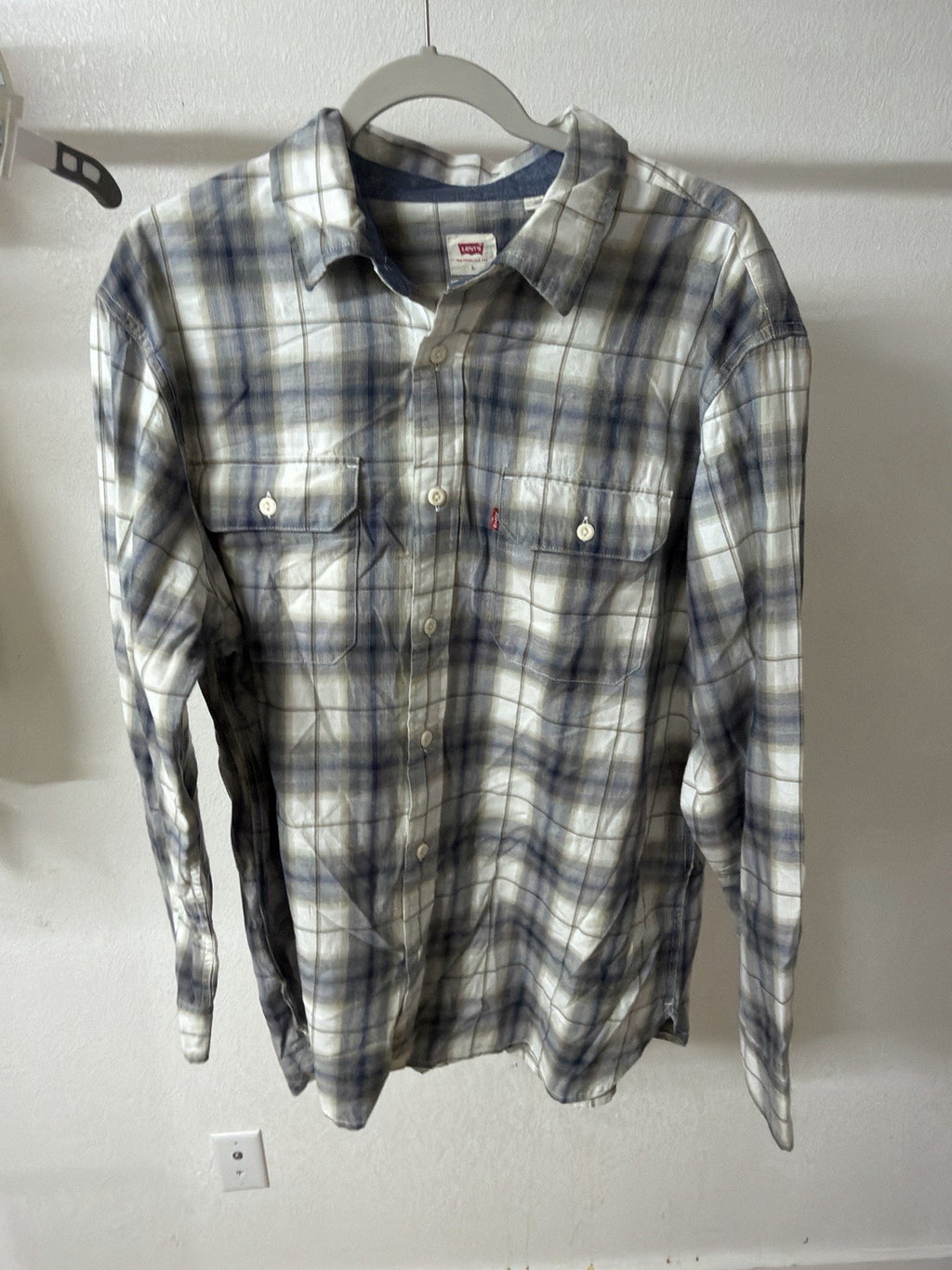levis long sleeve shirt men Large B.8