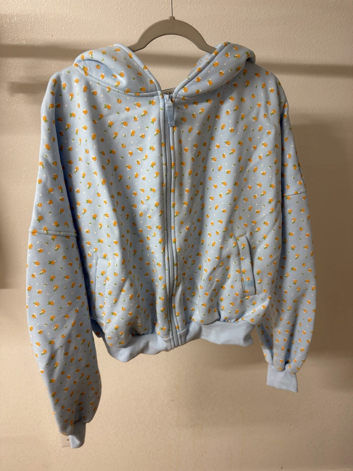 blogilates marshmallow full zip hoodie Medium B.8