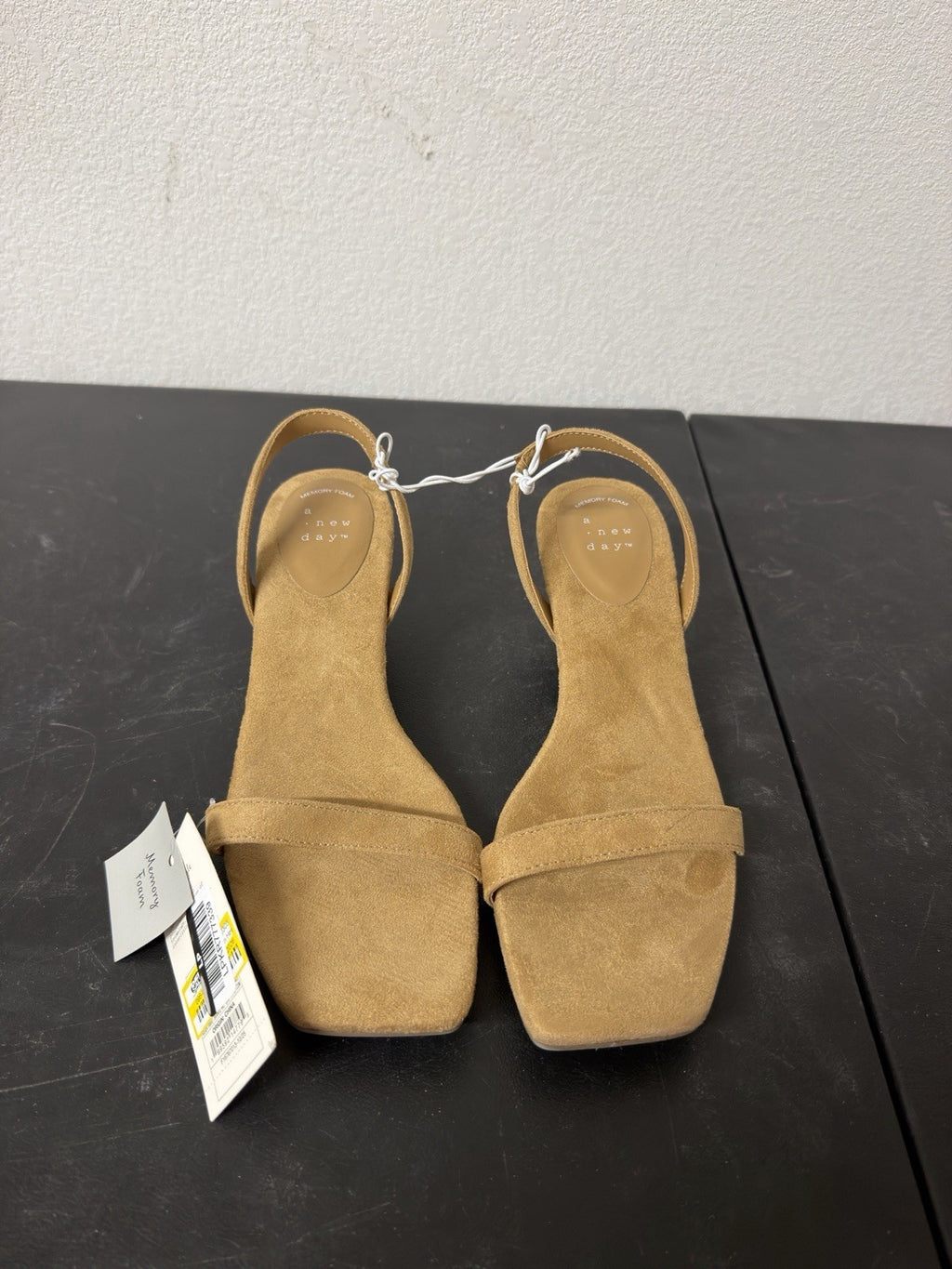 A New Day Shoes Heels Size 7.5 B.7