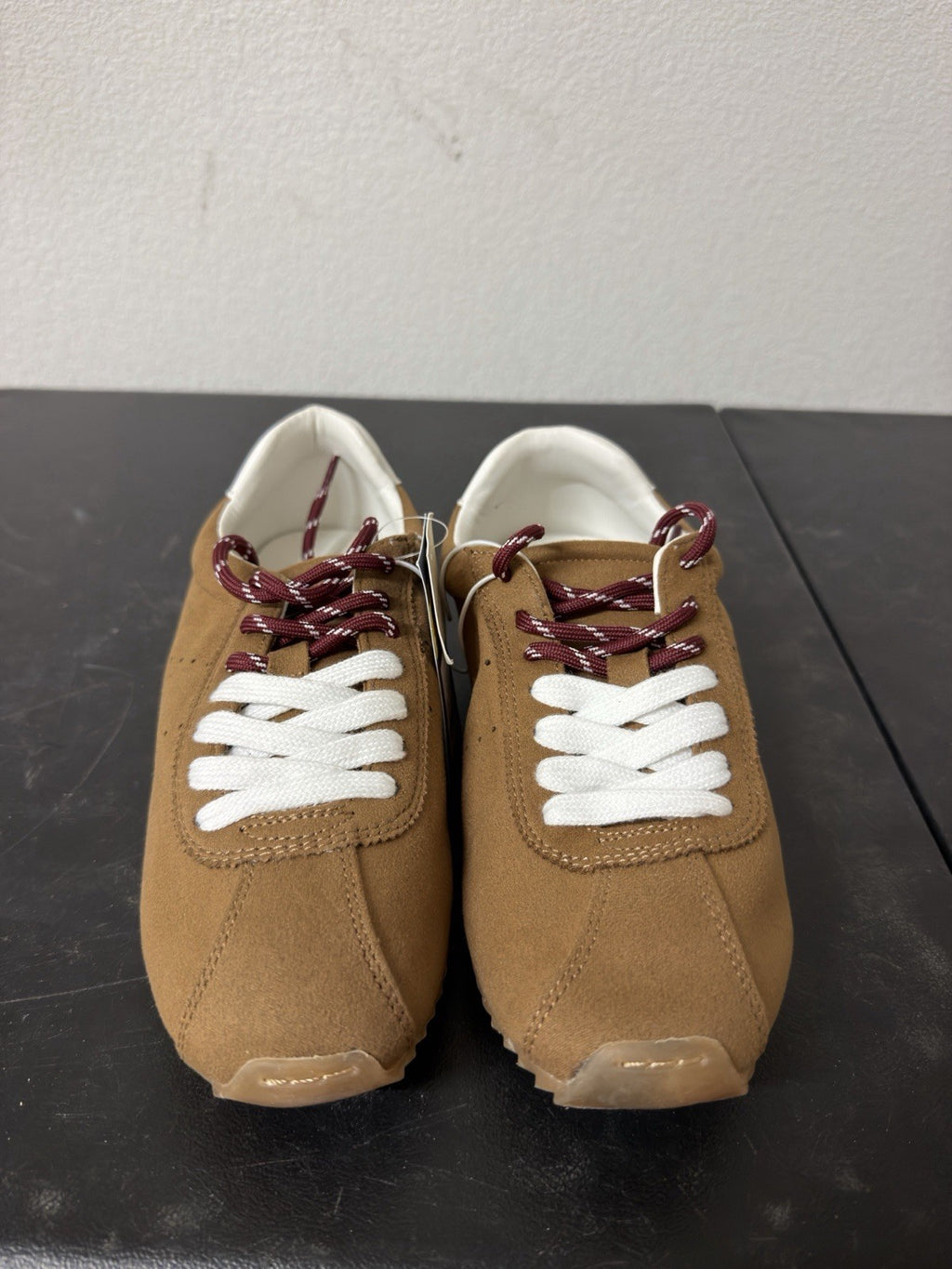 universal thread Shoes Skyler Jojo Sneakers Size 8. B.7