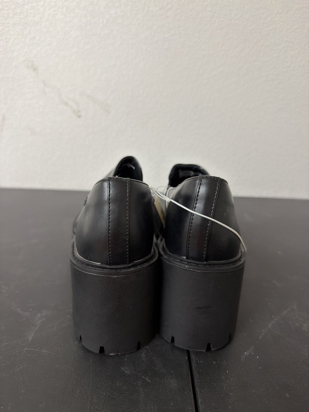 universal thread shoes women 8. B.7