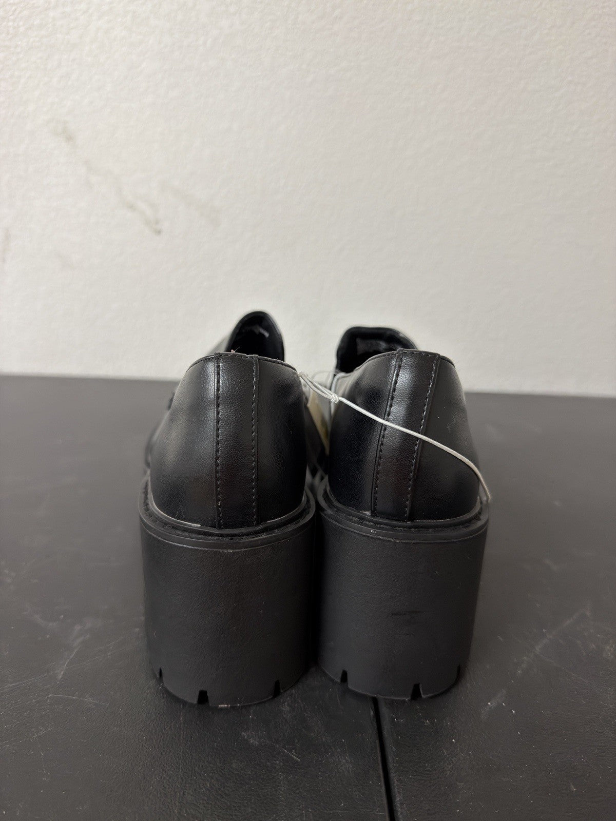 universal thread shoes women 8. B.7