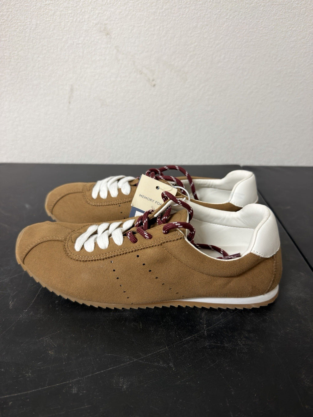 universal thread Shoes Skyler Jojo Sneakers Size 8. B.7