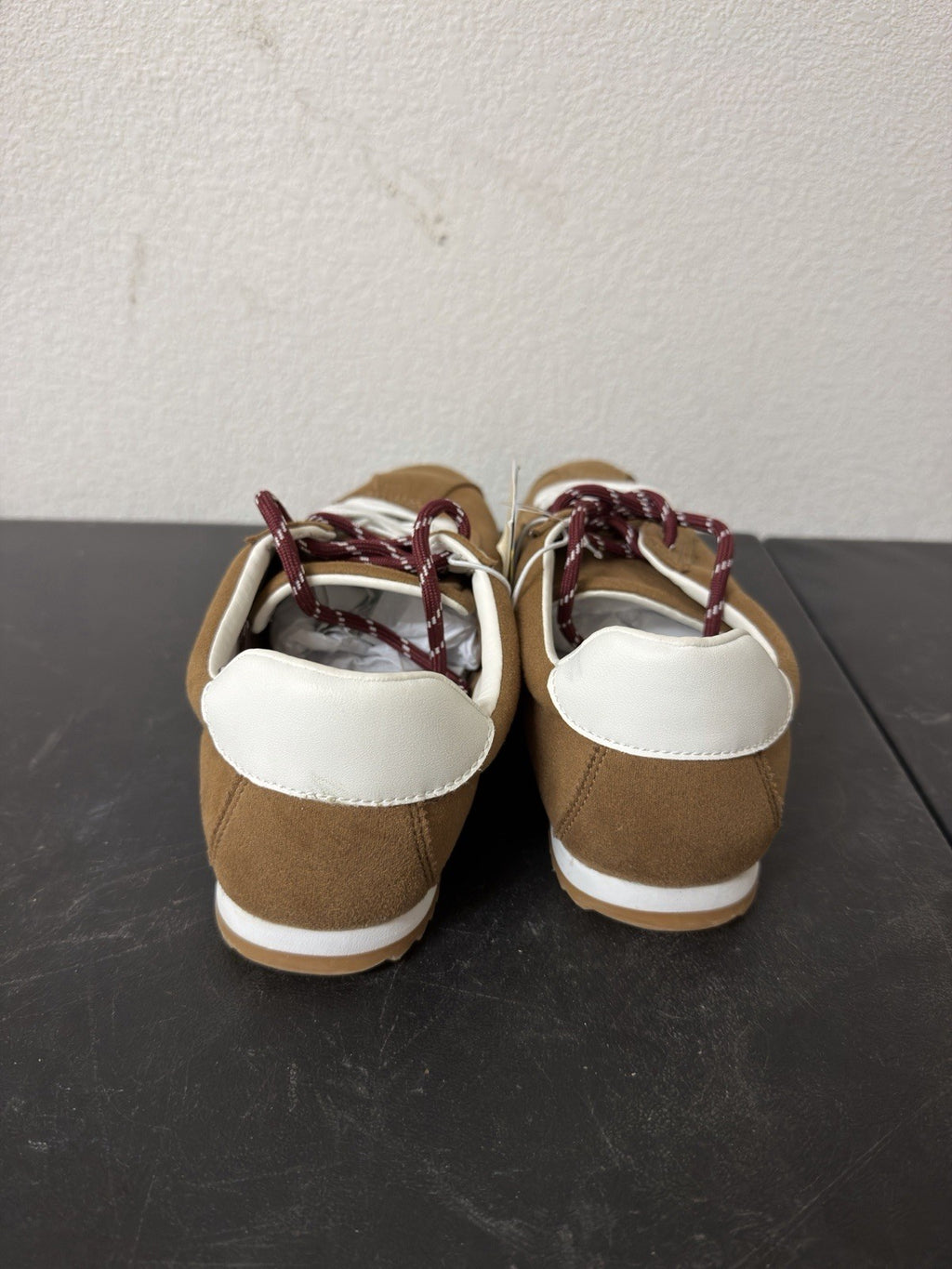 universal thread Shoes Skyler Jojo Sneakers Size 8. B.7