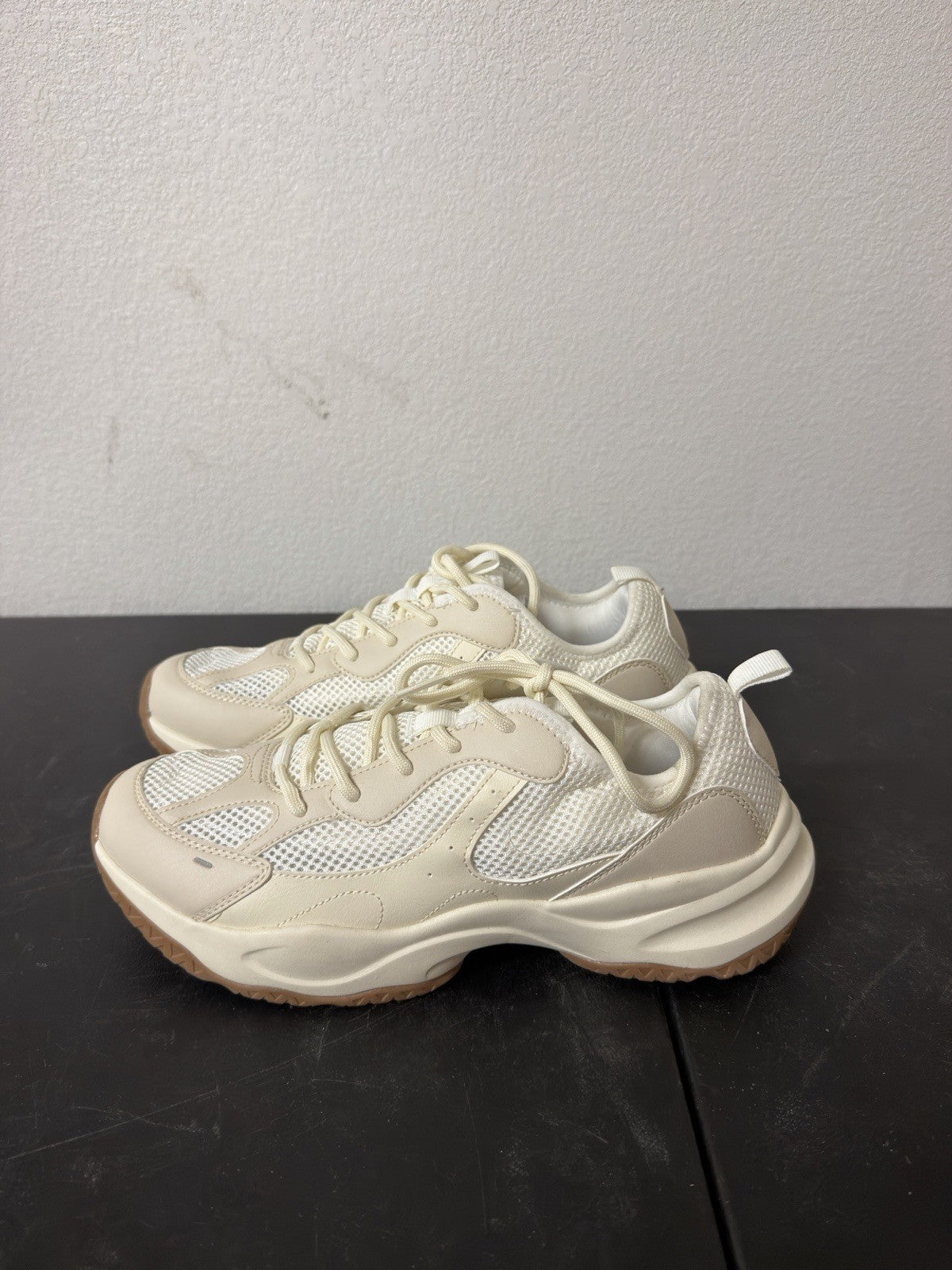 all in motion women shoes  Size 9 B.7