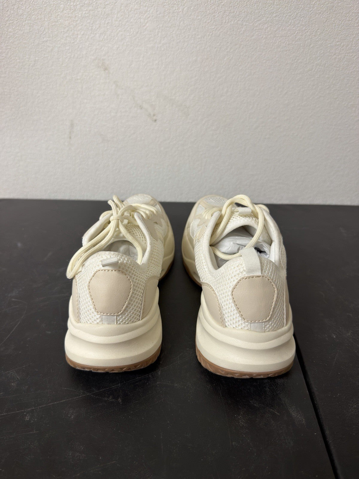 all in motion women shoes  Size 9 B.7