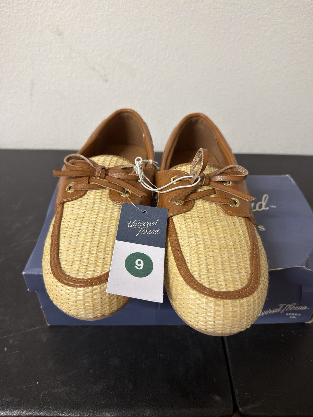 Universal Thread Shoes Midge Flats Size 9. B.7