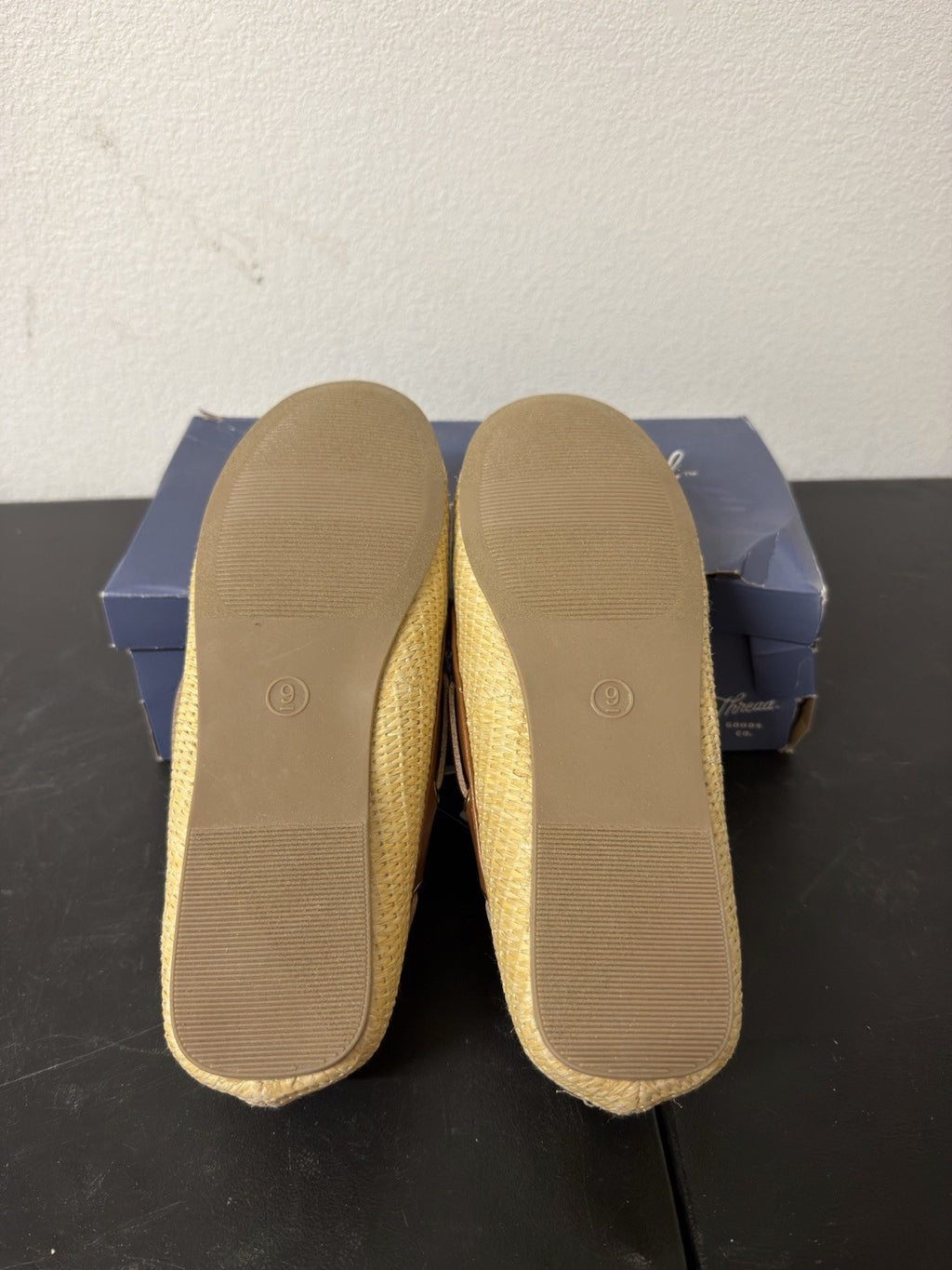 Universal Thread Shoes Midge Flats Size 9. B.7
