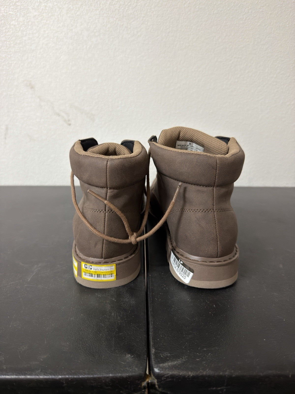 goodfellow Men’s boots Size 9. B.6