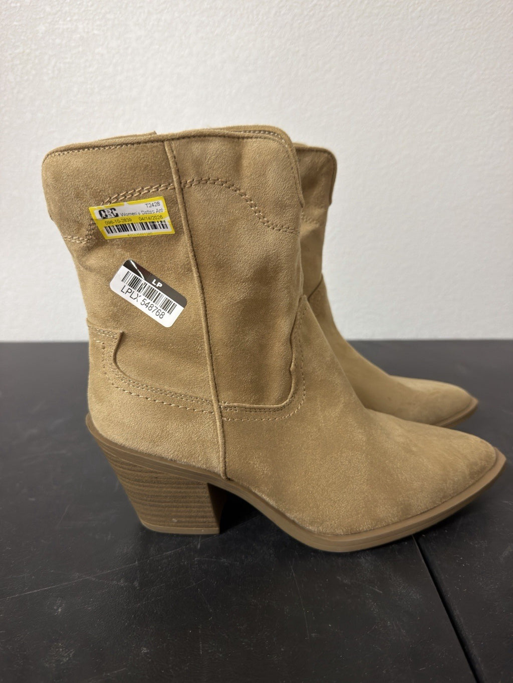 universal thread boots Size 7 B.6