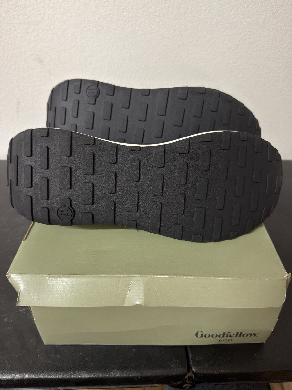 Goodfellow Lee Sneakers Size 11. B.6