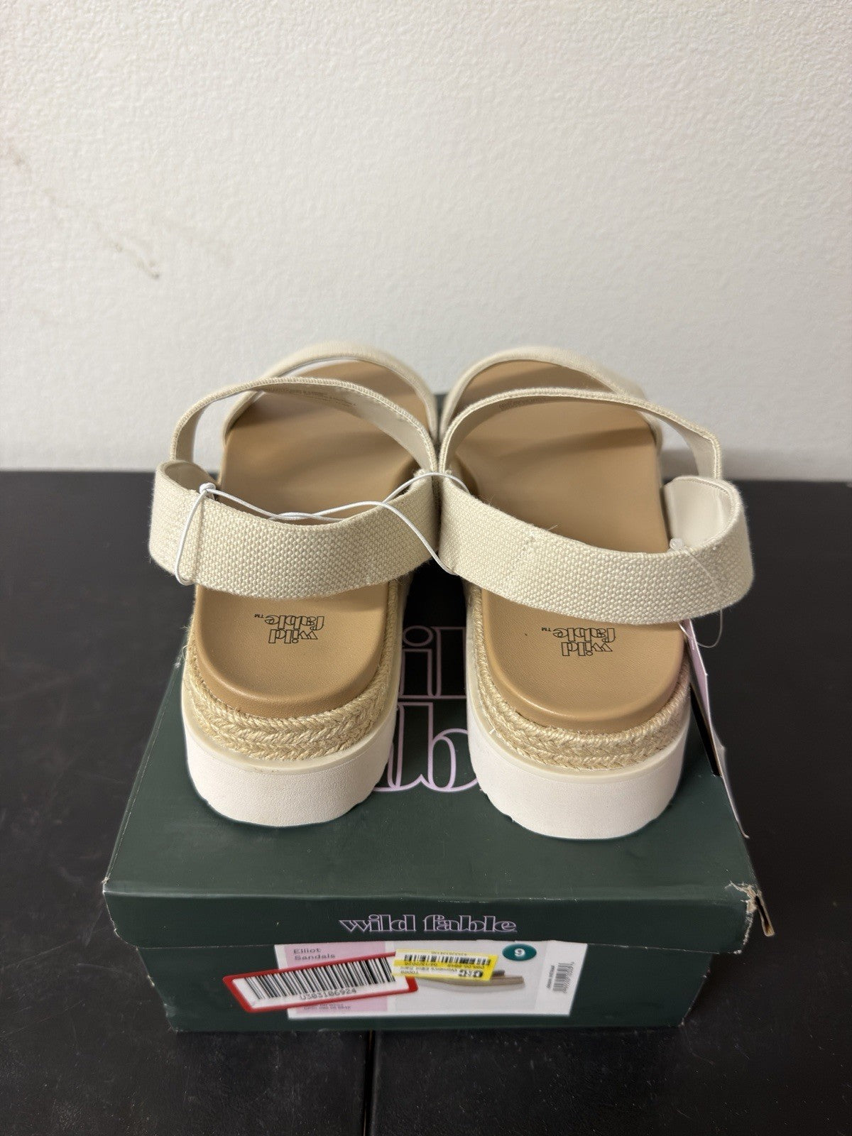 Wild Fable Elliot Sandals 9 B.6
