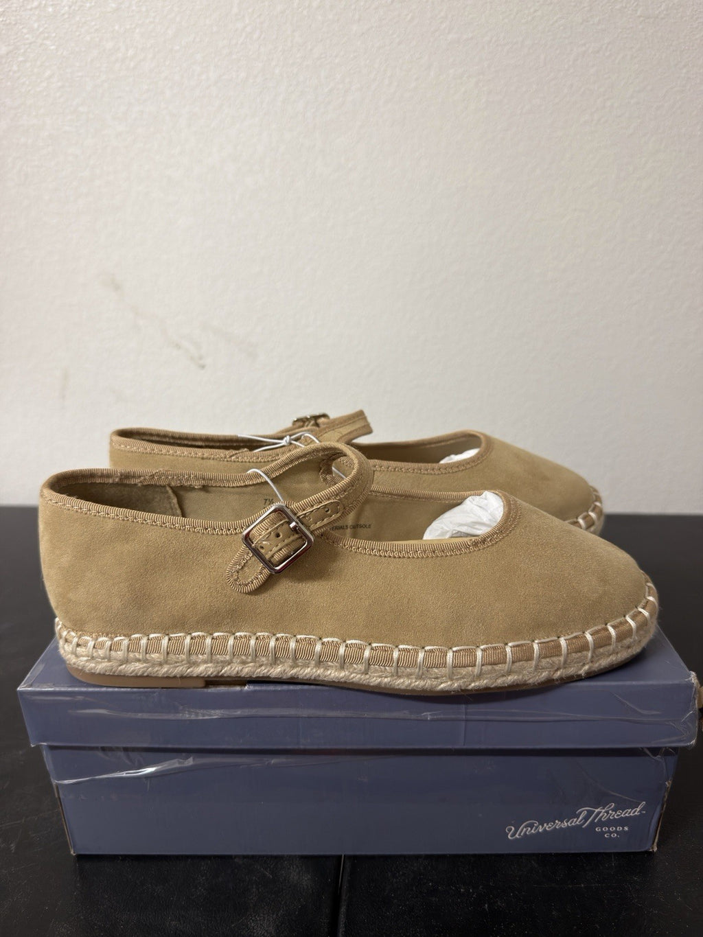 universal thread Joa Flats 7.5 B.6