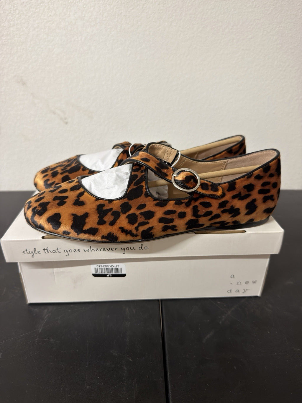 A New Day Shoes Tamsin Flats 7.5 B.6