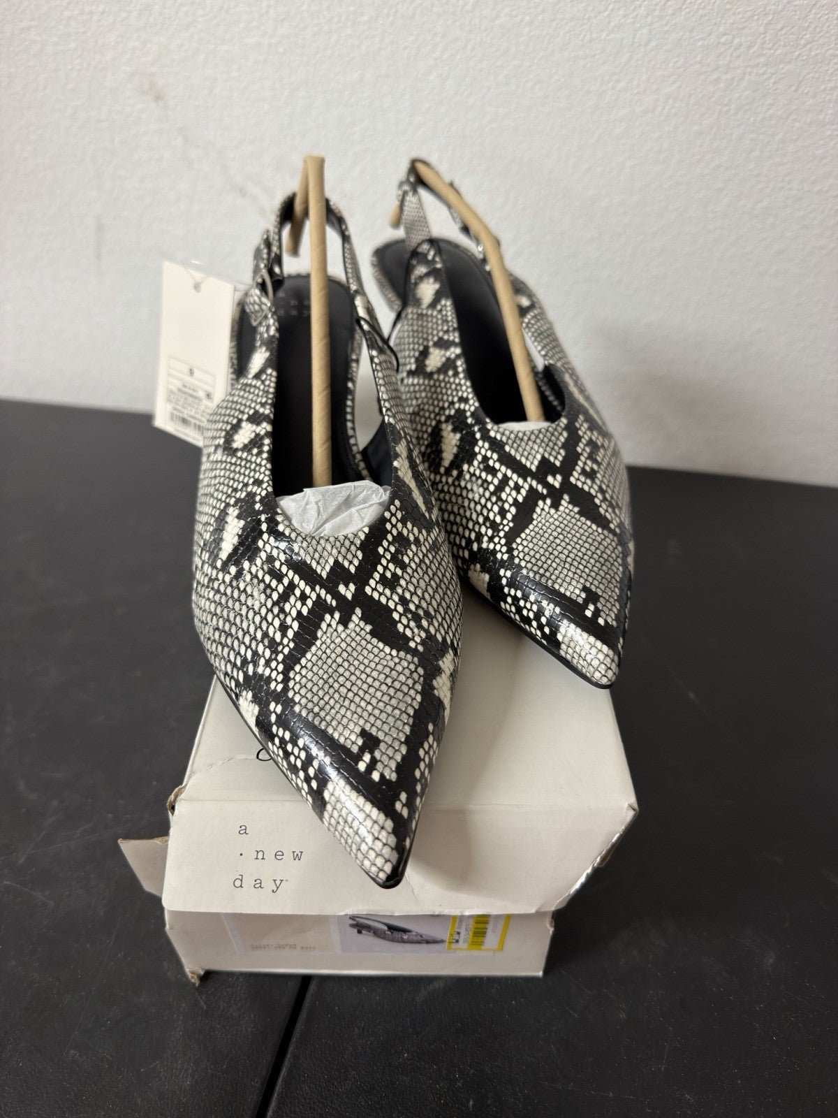 A New Day Shoes Samatha Heels 9 B.6