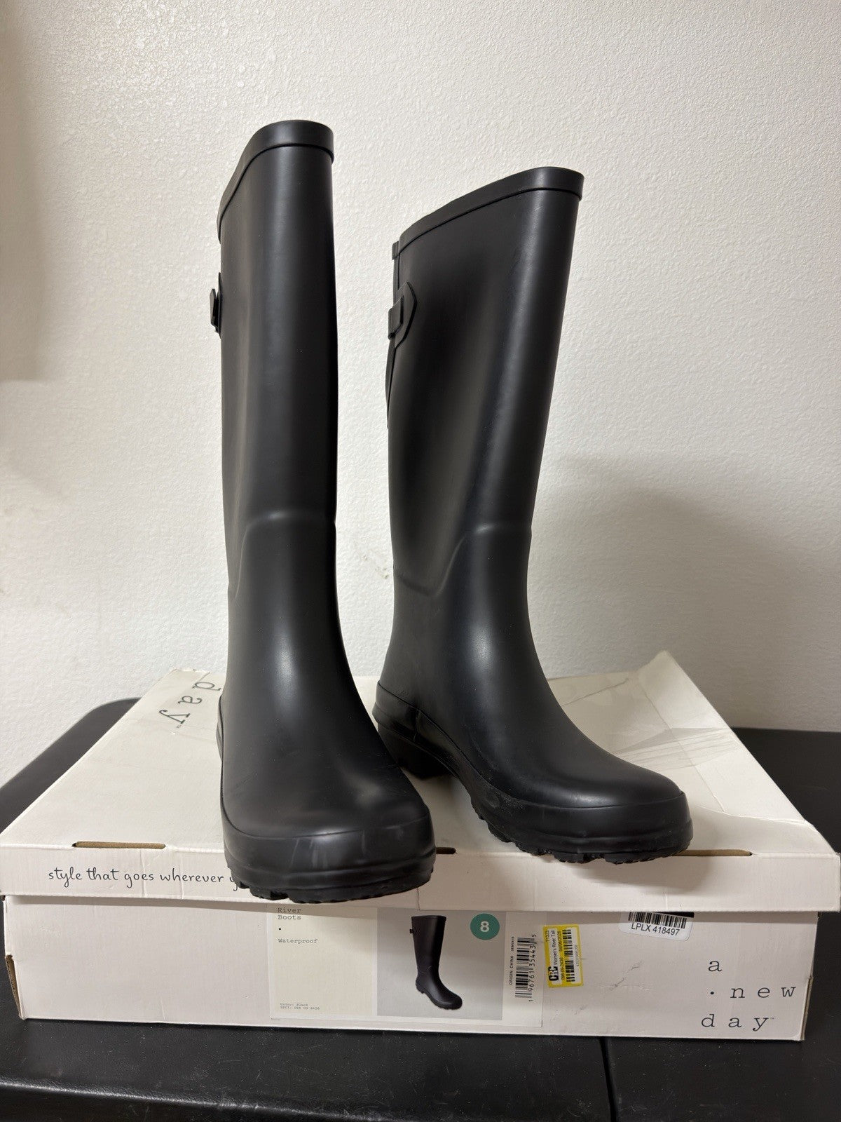 A New Day River Boots 8 B.6