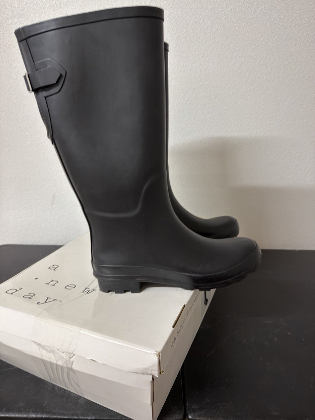 A New Day River Boots 8 B.6