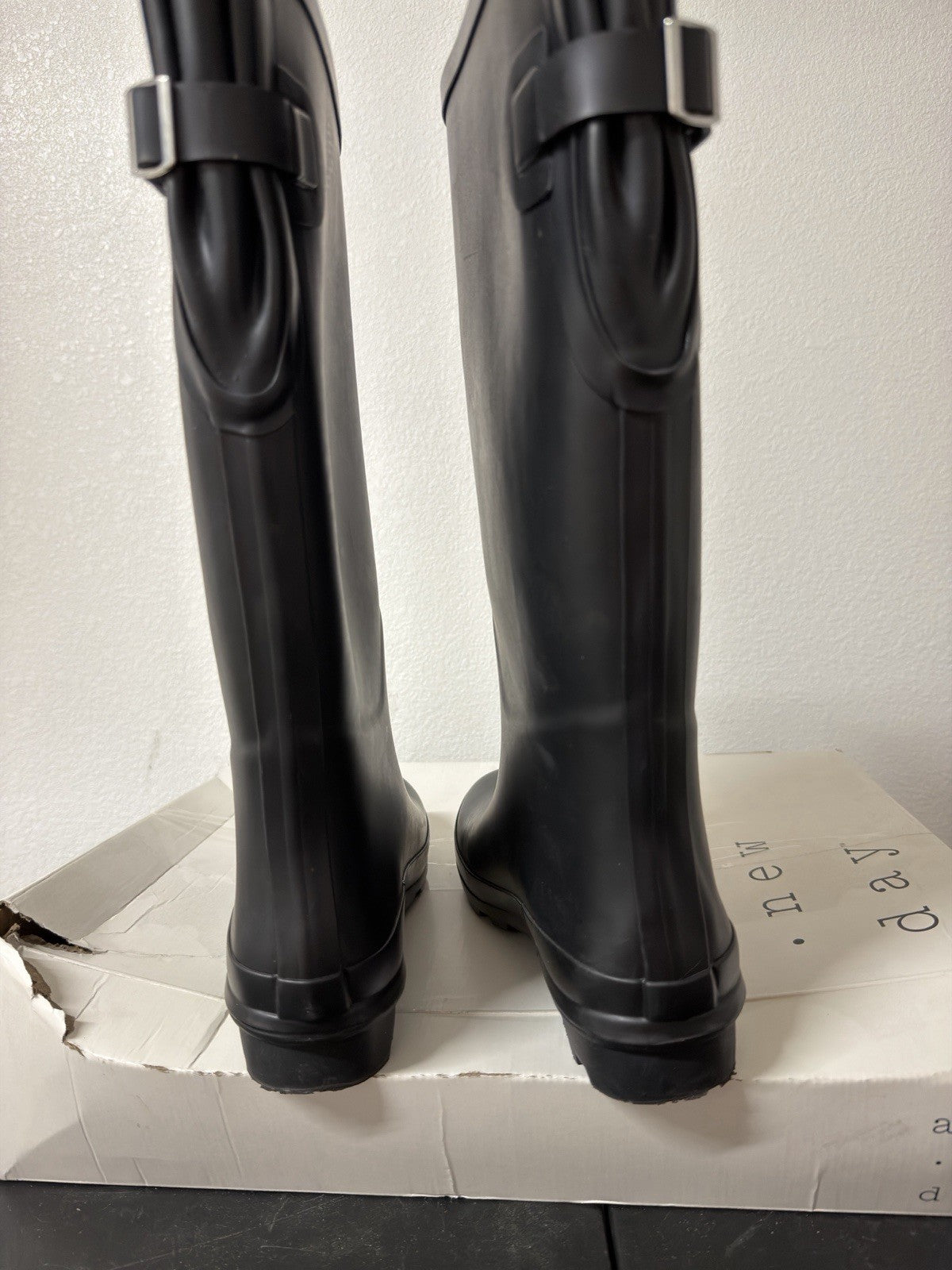 A New Day River Boots 8 B.6