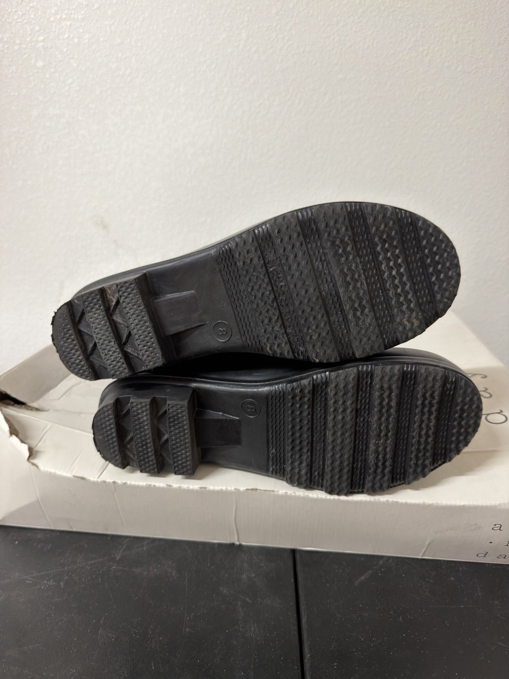 A New Day River Boots 8 B.6