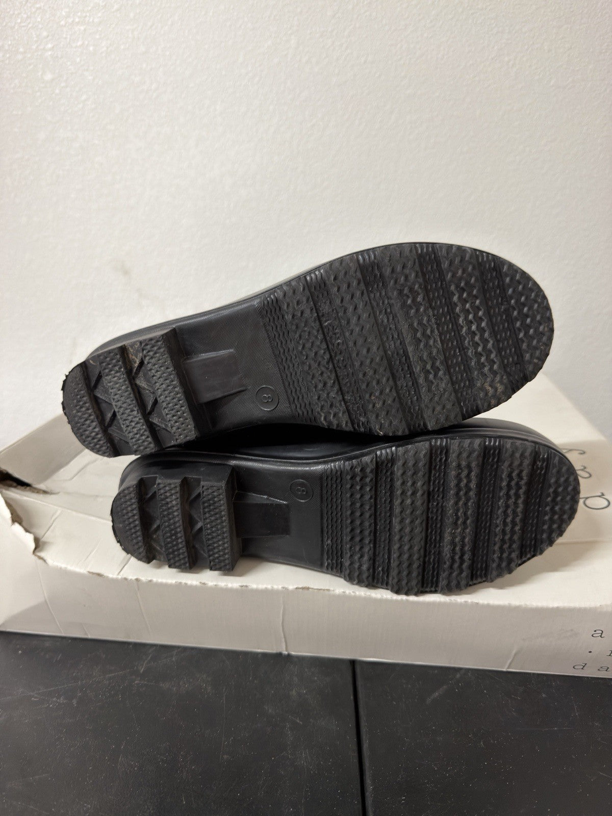 A New Day River Boots 8 B.6