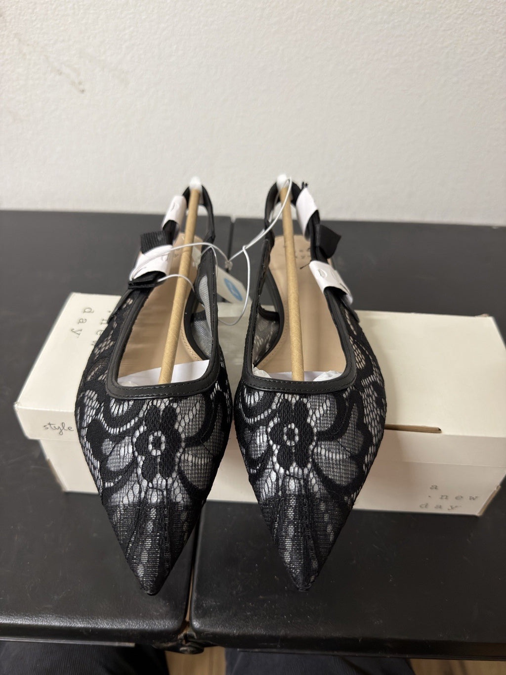 a new day shoes London Flats 9 B.6