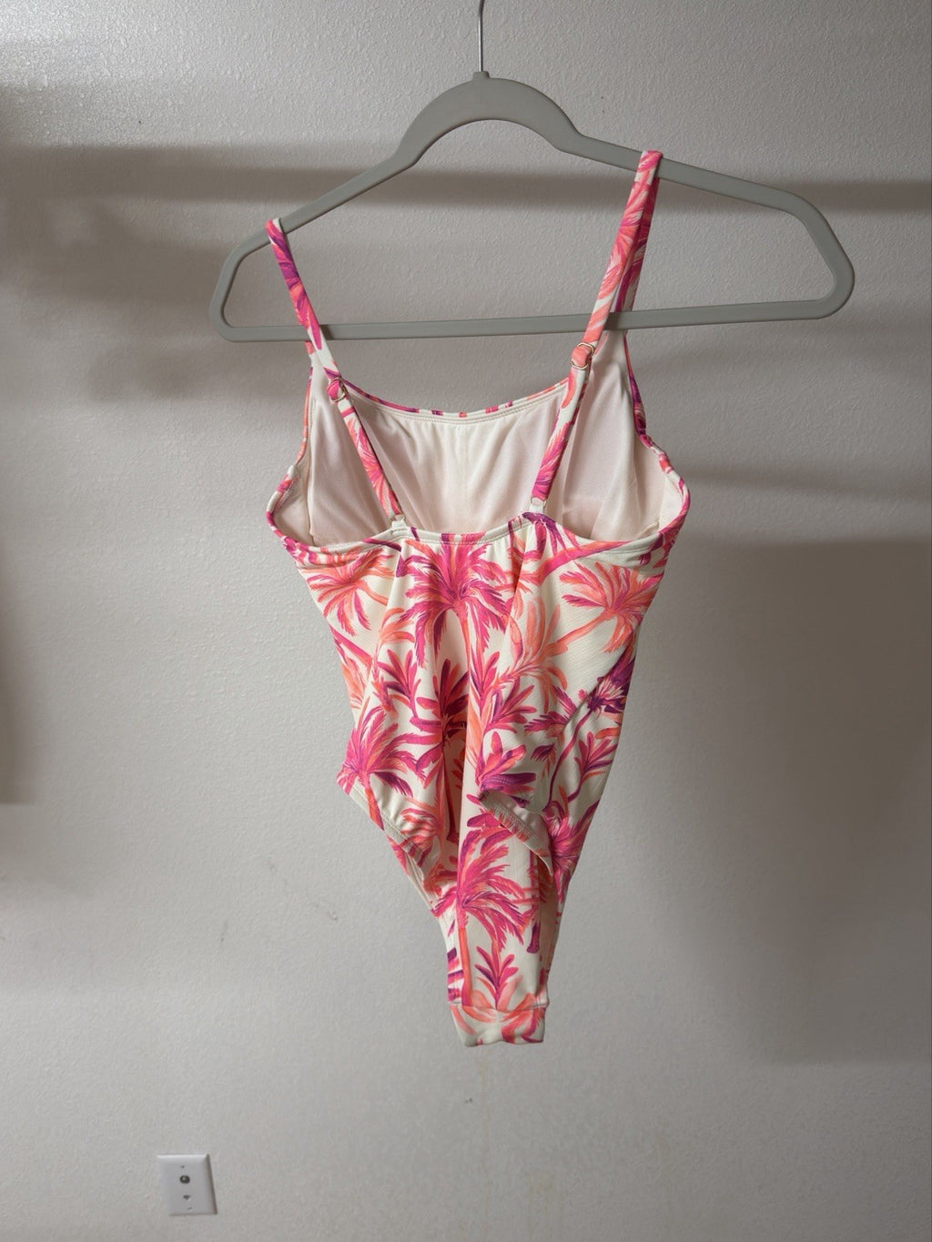 shade and shore swimsuit medium B.5