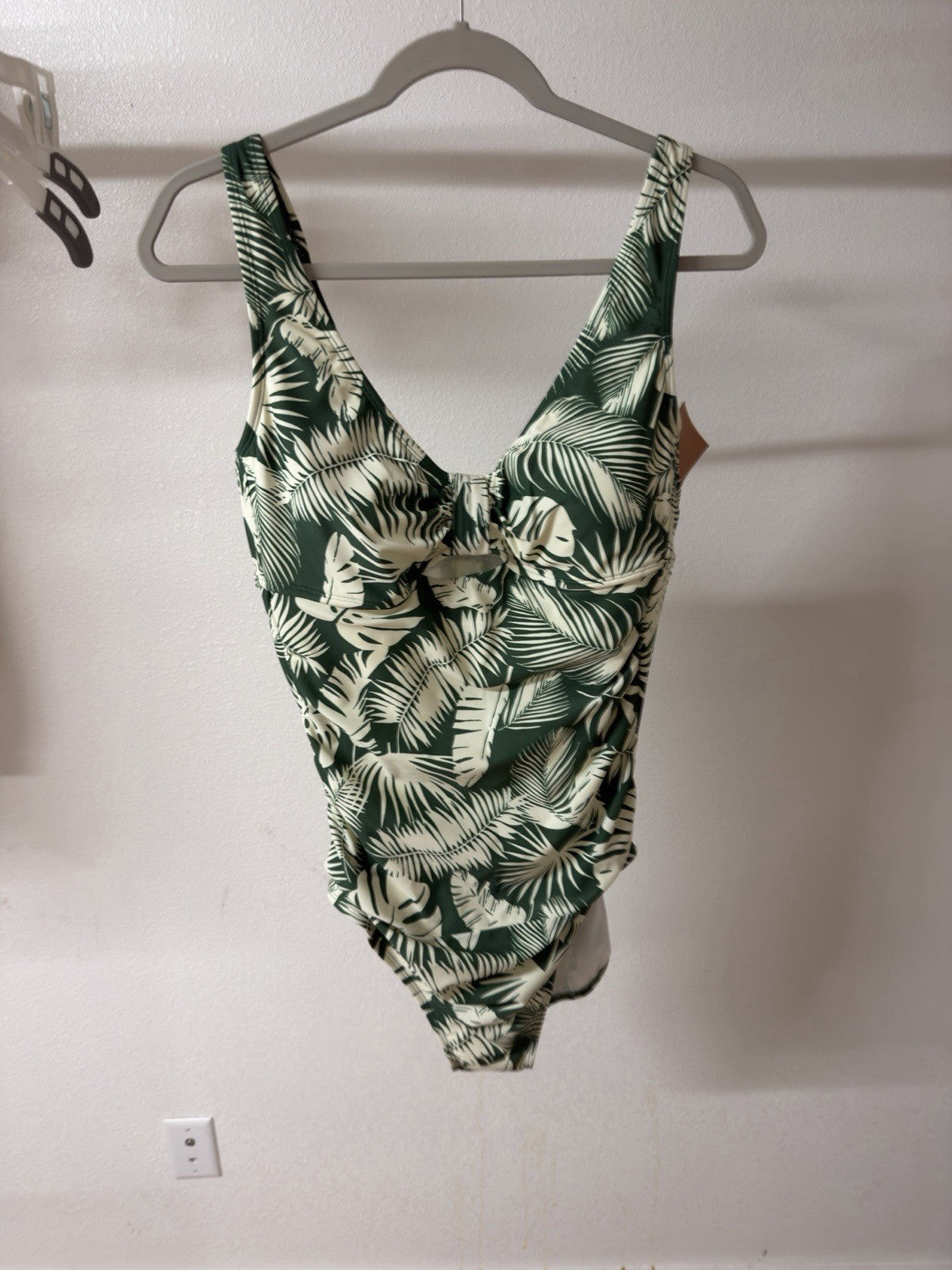 shade and shore one piece swimsuit xl B.5