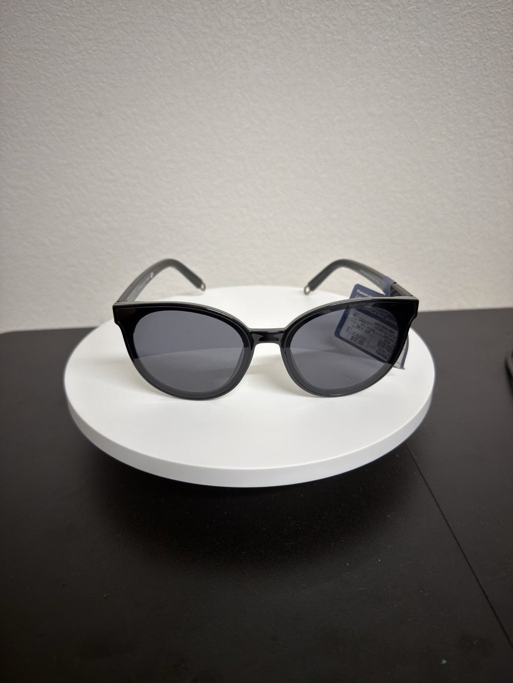 Universal Thread sunglasses Adult B.4