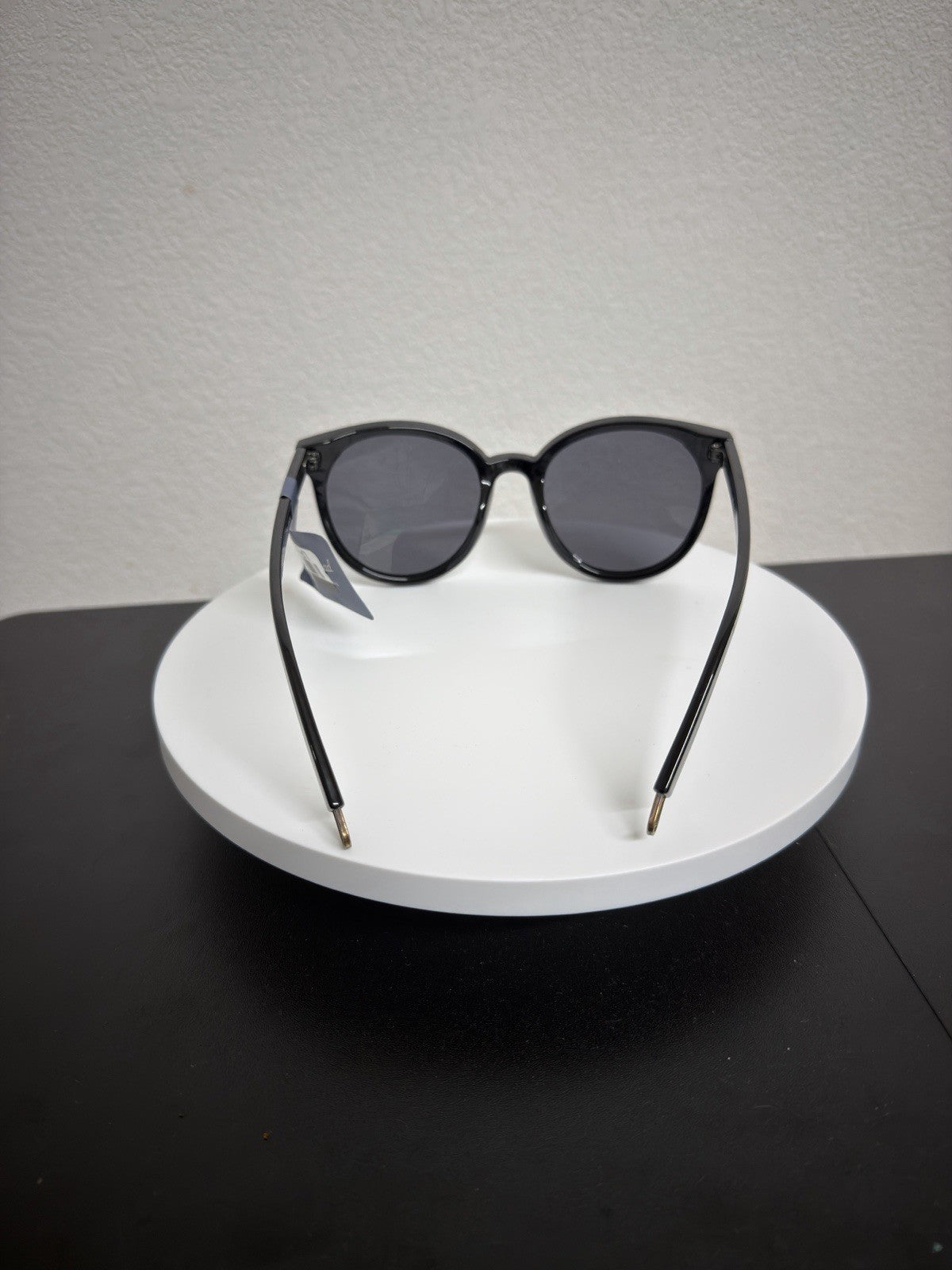 Universal Thread sunglasses Adult B.4