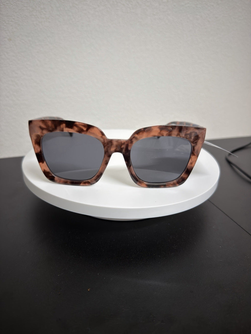Universal Thread sunglasses Adult B.4