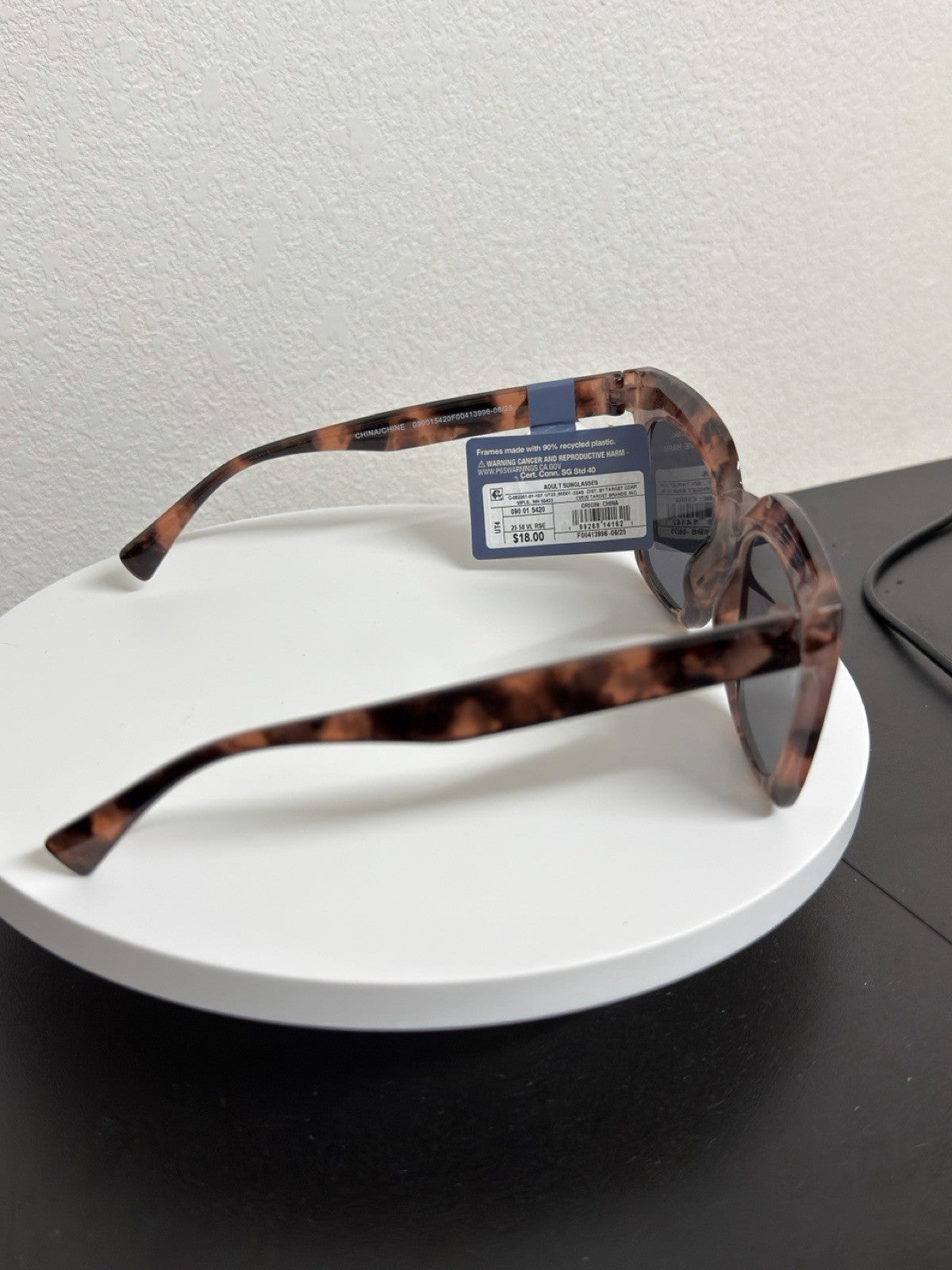 Universal Thread sunglasses Adult B.4