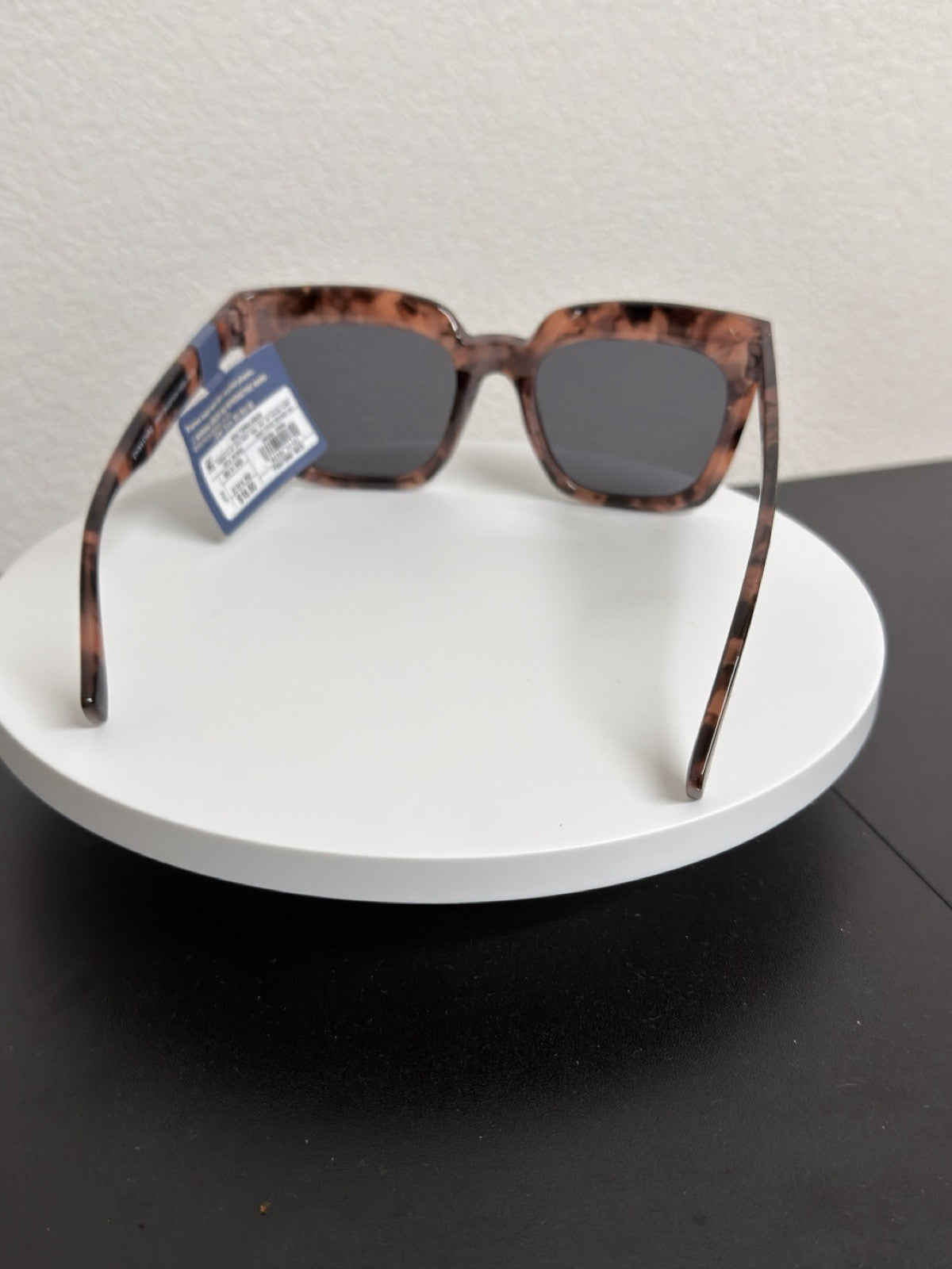 Universal Thread sunglasses Adult B.4