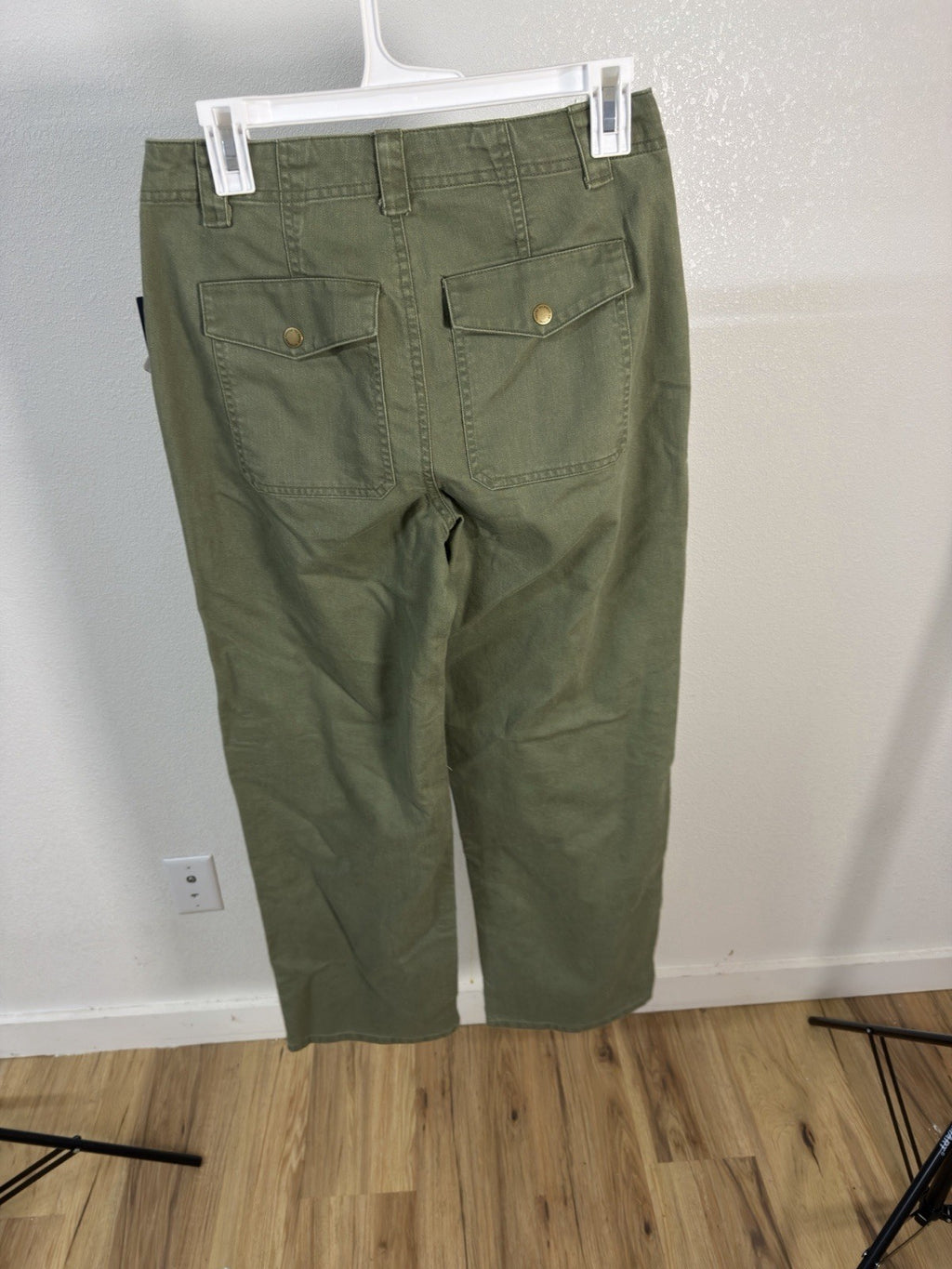 universal thread Mid Rise Pants Size 4 B.3