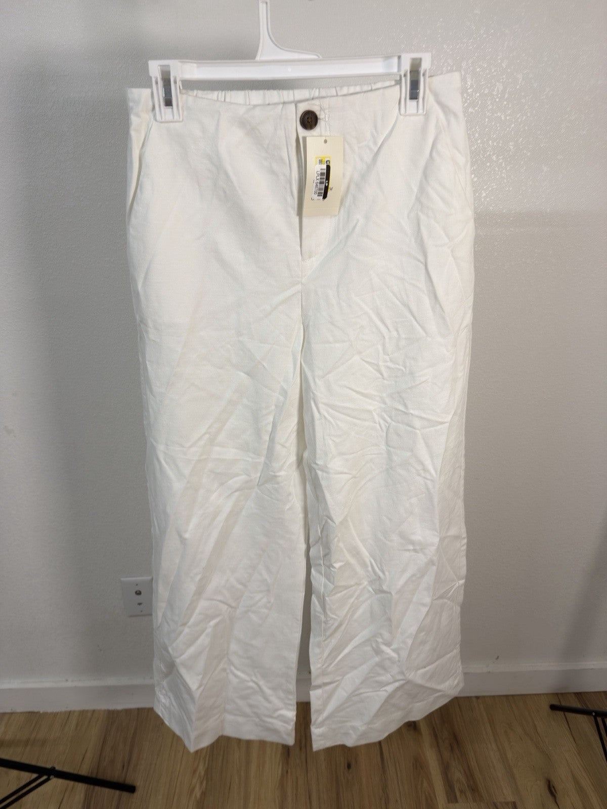 a new day pants 6 white B.3
