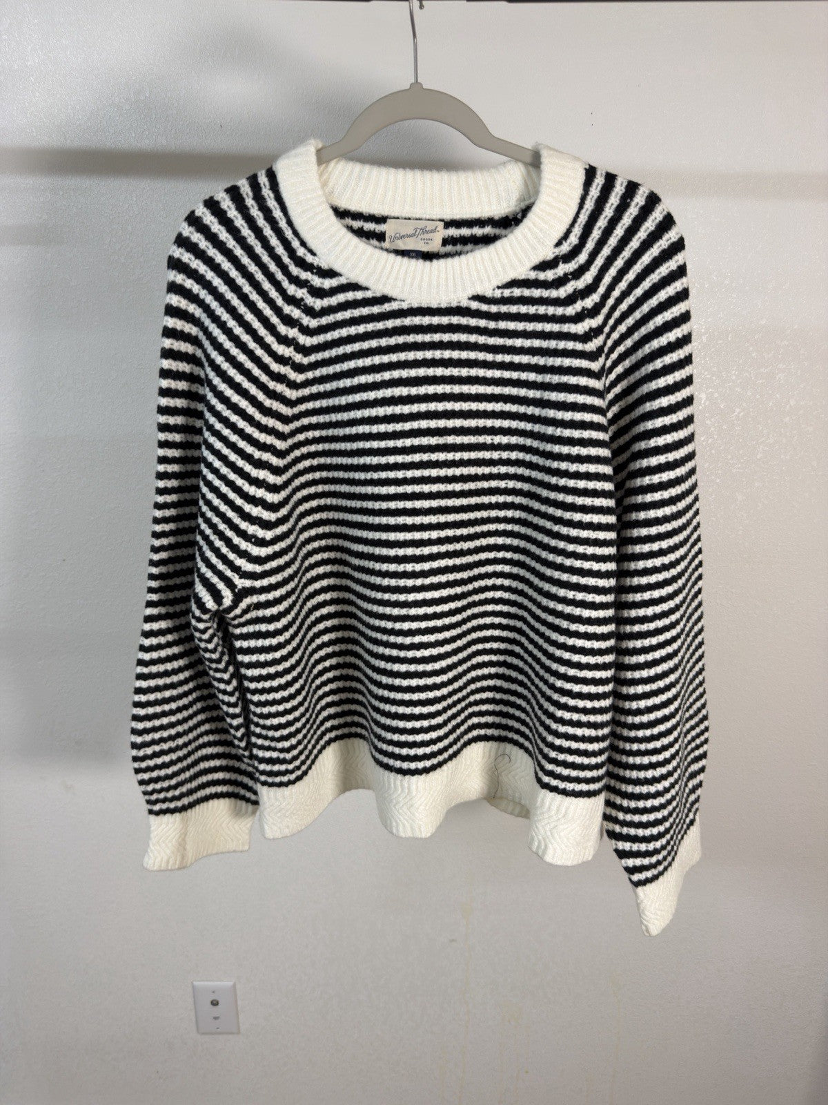 universal thread sweater Xxl B.3