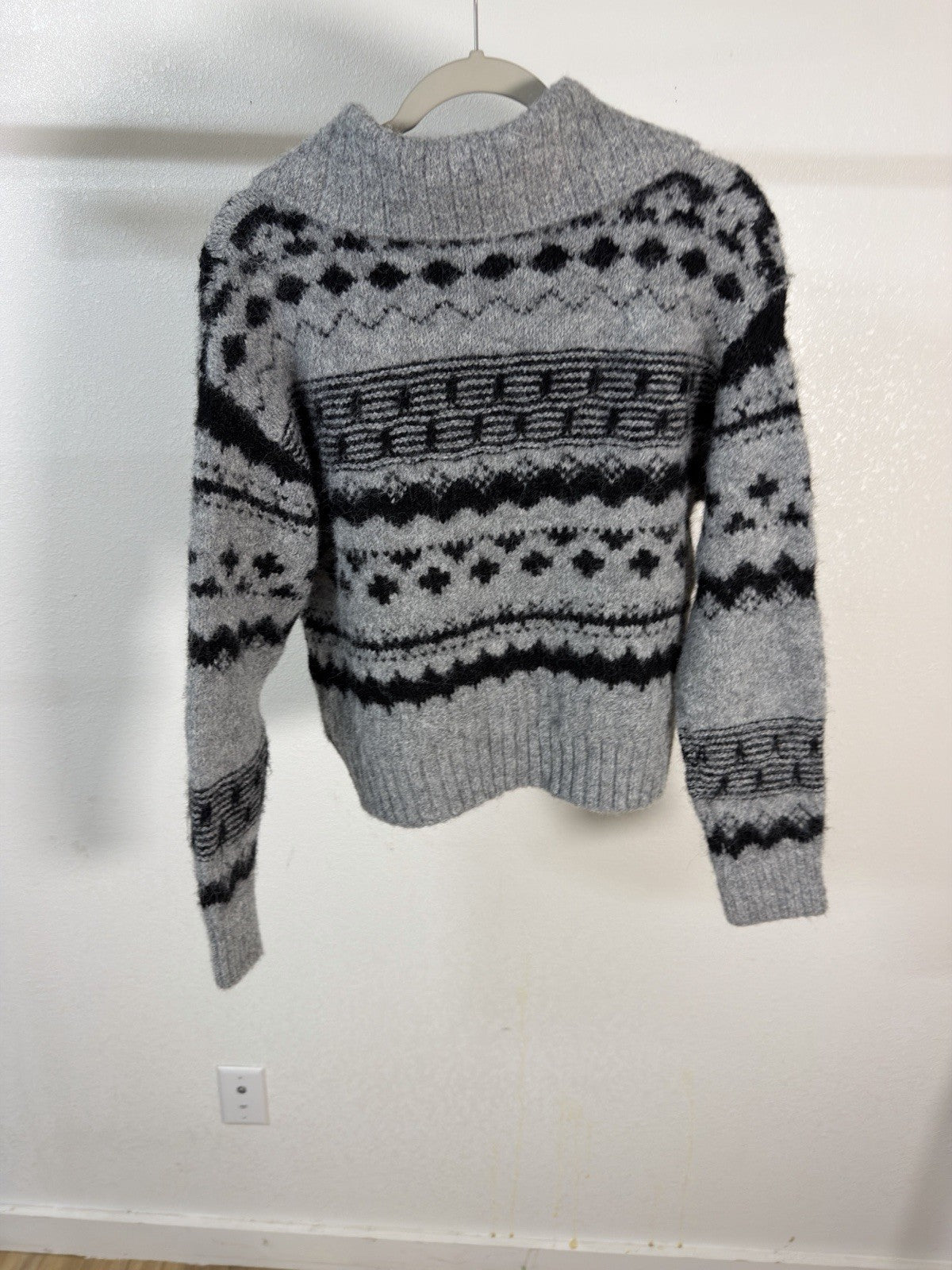 universal thread sweater All Sizes XS, S, M, L, XL  B.2