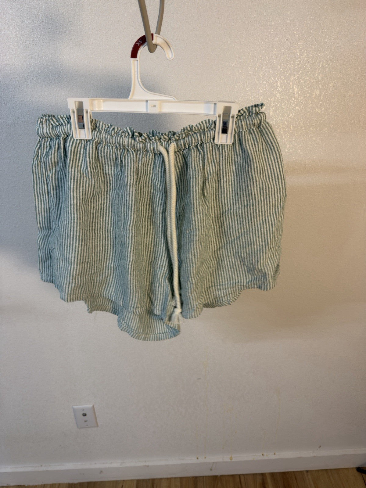 universal thread shorts small B.1