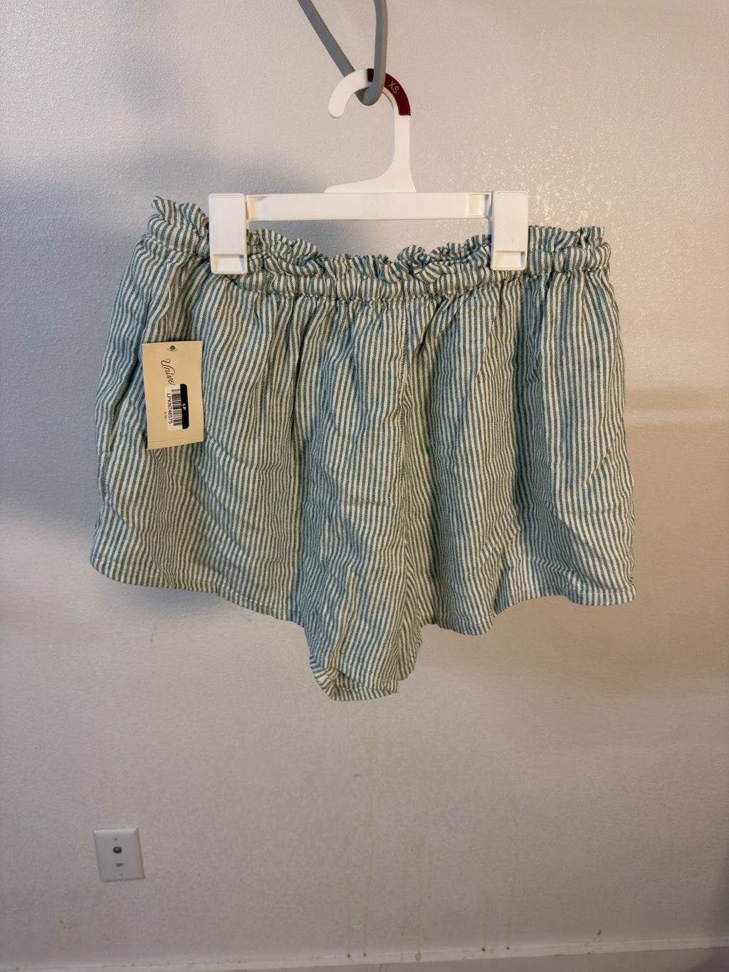 universal thread shorts small B.1