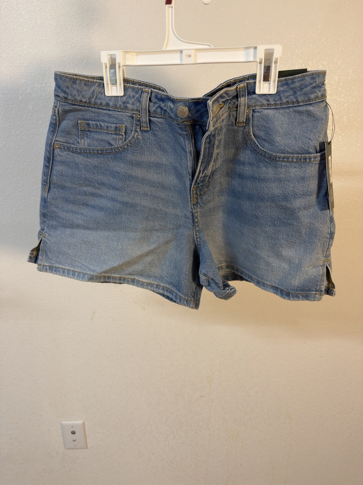 Women's Mid-Rise Midi Denim Shorts -Wild Fable™ Light Wash Size 8 B.1