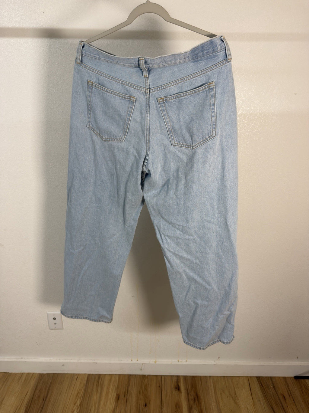 Universal Thread Women's Light Wash Straight Jeans Size 12 B.1
