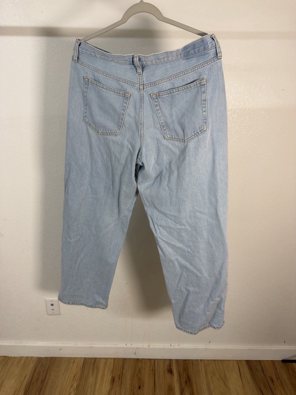 Universal Thread Women's Light Wash Straight Jeans Size 12 B.1